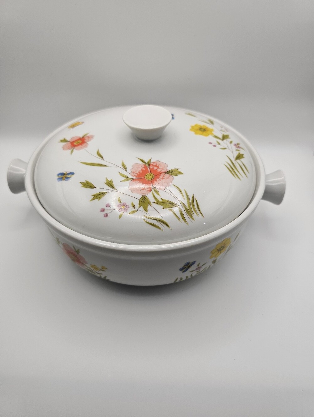 Country Flowers by Andrea by Sadek Model 9226 1 Qt Round Covered Casserole Dish